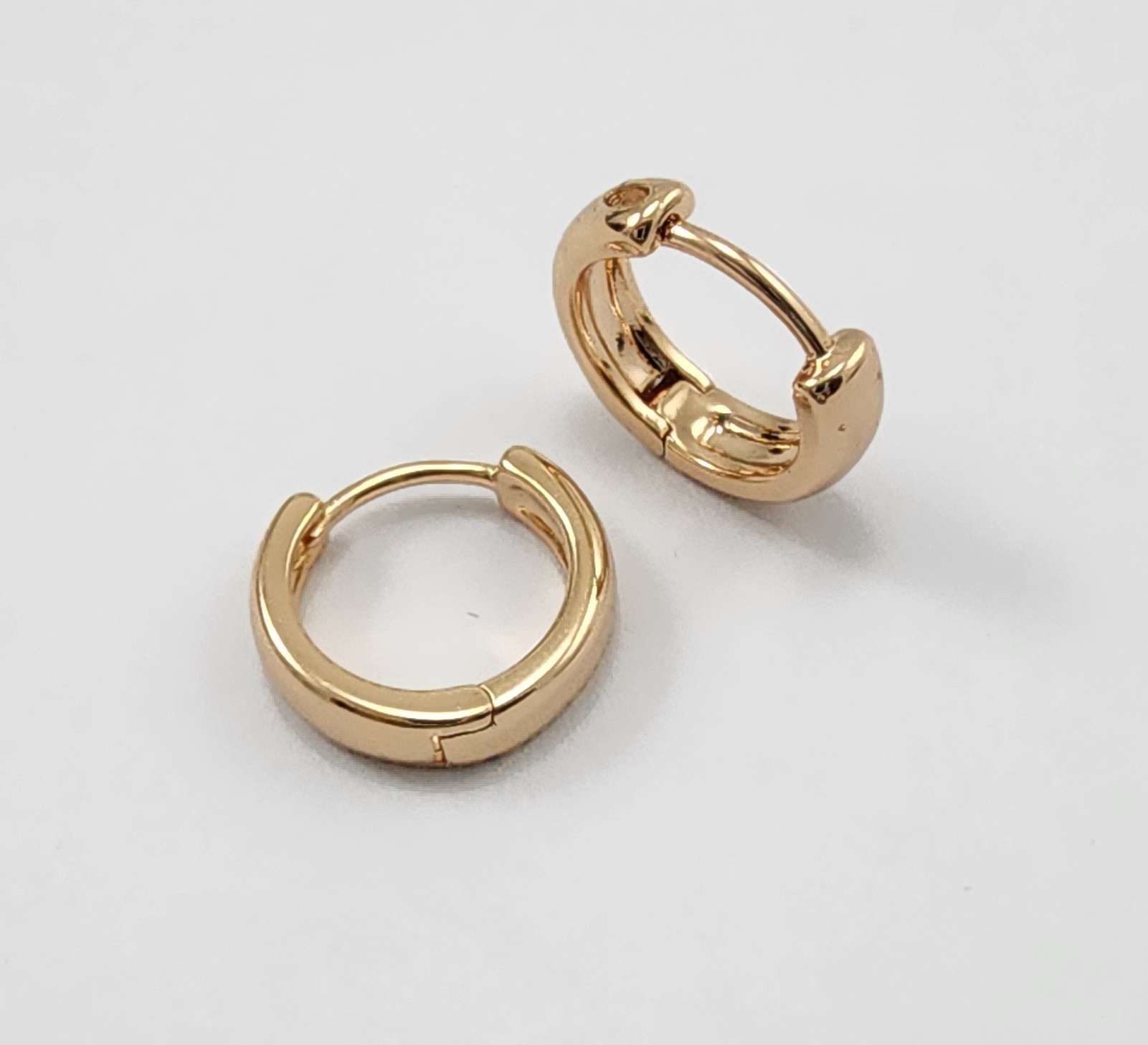 گوشواره حلقه ای کوچک طلایی ژوپینگ ساده x0104 - مدل 1 - تصویر 2