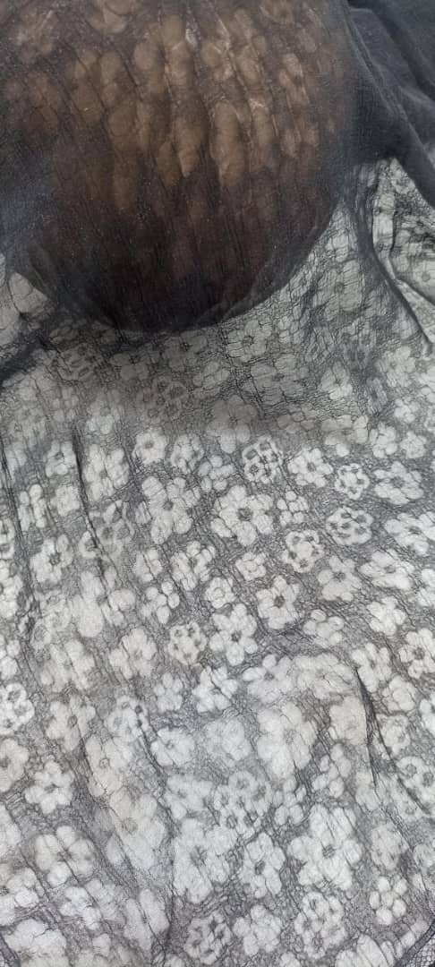 شال زنانه مدل حریر گلدار مجلسی 4 - مشکی - تصویر 3 شال زنانه مدل حریر گلدار مجلسی 4 - مشکی - تصویر 3