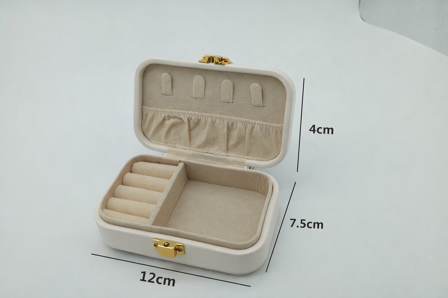 جعبه جواهرات چرمی مدل مینی کیس کد M020 - صورتی - تصویر 5 جعبه جواهرات چرمی مدل مینی کیس کد M020 - صورتی - تصویر 5